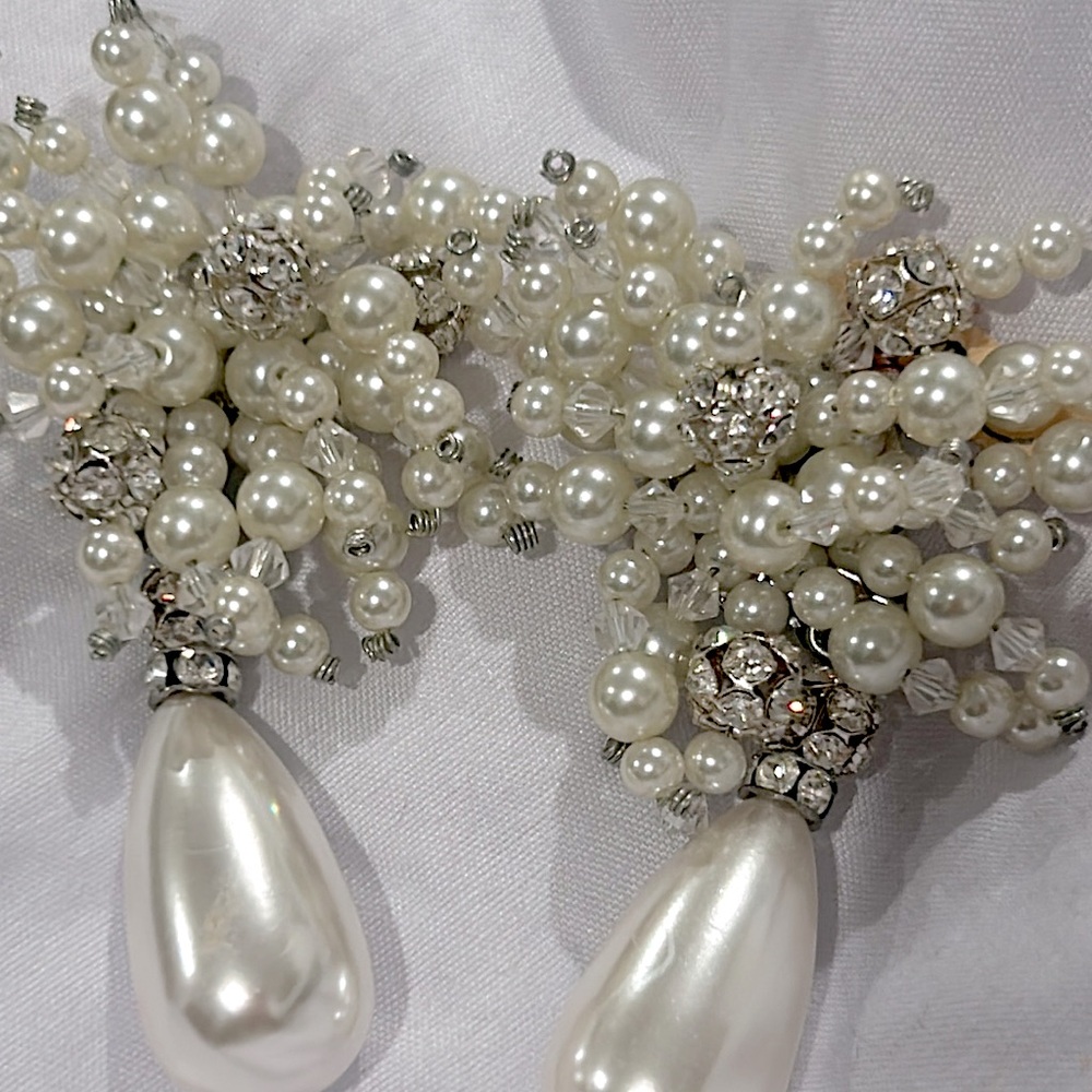 VINTAGE WHITE PEARL CLUSTER W SILVER SWAROFSKI RONDELLS PEARL DROP CENTER 9/26